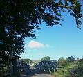 River Wansbeck, over de brug kon je links het Wateloo Monument zien